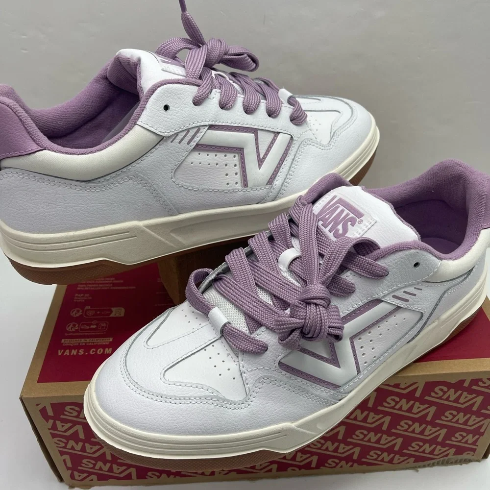 Vans Men’s Upland
Vintage Leather Purple
VN000D1HPRP White and Lavender Sneakers - Picture 12 of 16